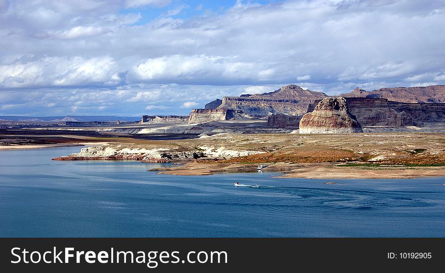 Panoramic view of Lake Powell and colored mineral mountains - USA