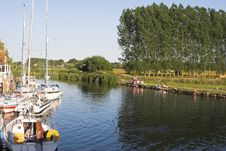 River Scene With Boats & People Royalty Free Stock Images River Scene With Boats & People Royalty Free Stock Images