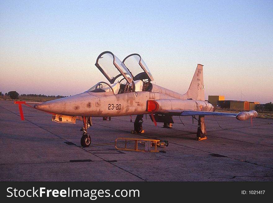 the spanish aircraft f5 parking