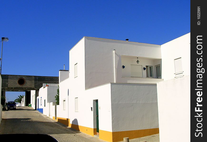 Located in Ã‰vora, projecto of recognized arquitecto siza vieira which respects the traditional lines and historical influences in the construction of buildings of the Alentejo region. Located in Ã‰vora, projecto of recognized arquitecto siza vieira which respects the traditional lines and historical influences in the construction of buildings of the Alentejo region.