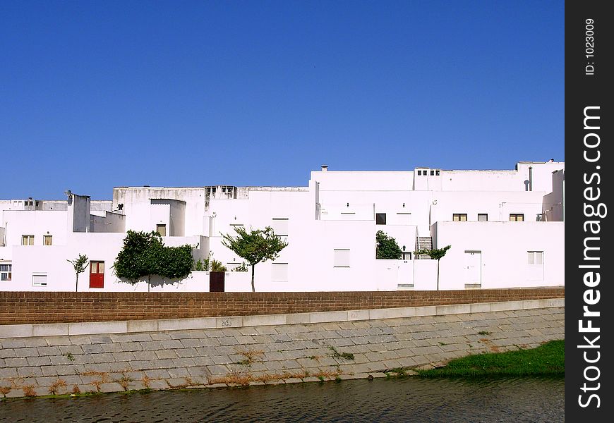 Located in Ã‰vora, projecto of recognized arquitecto siza vieira which respects the traditional lines and historical influences in the construction of buildings of the Alentejo region. Located in Ã‰vora, projecto of recognized arquitecto siza vieira which respects the traditional lines and historical influences in the construction of buildings of the Alentejo region.