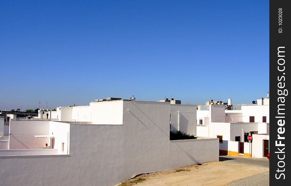 Located in Évora, projecto of recognized arquitecto siza vieira which respects the traditional lines and historical influences in the construction of buildings of the Alentejo region. Located in Évora, projecto of recognized arquitecto siza vieira which respects the traditional lines and historical influences in the construction of buildings of the Alentejo region.