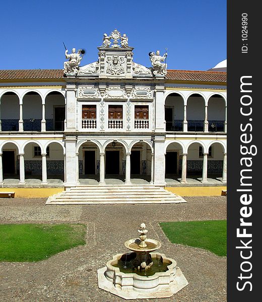 The University of Ã‰vora was the second university to be established in Portugal. After the foundation of the University of Coimbra, in 1537, a solemn inauguration elapsed in day 1 of November of 1559. Cardinal D. Enrique started for establishing the College of the Espirito Santo( image), trusting it it then recently established Company of Jesus. The University of Ã‰vora was the second university to be established in Portugal. After the foundation of the University of Coimbra, in 1537, a solemn inauguration elapsed in day 1 of November of 1559. Cardinal D. Enrique started for establishing the College of the Espirito Santo( image), trusting it it then recently established Company of Jesus