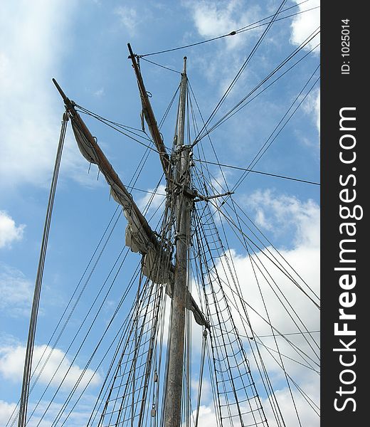 Mast and rigging of sailing ship