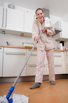 Woman In Pajamas Cleaning The Kitchen Royalty Free Stock Photography Woman In Pajamas Cleaning The Kitchen Royalty Free Stock Photography