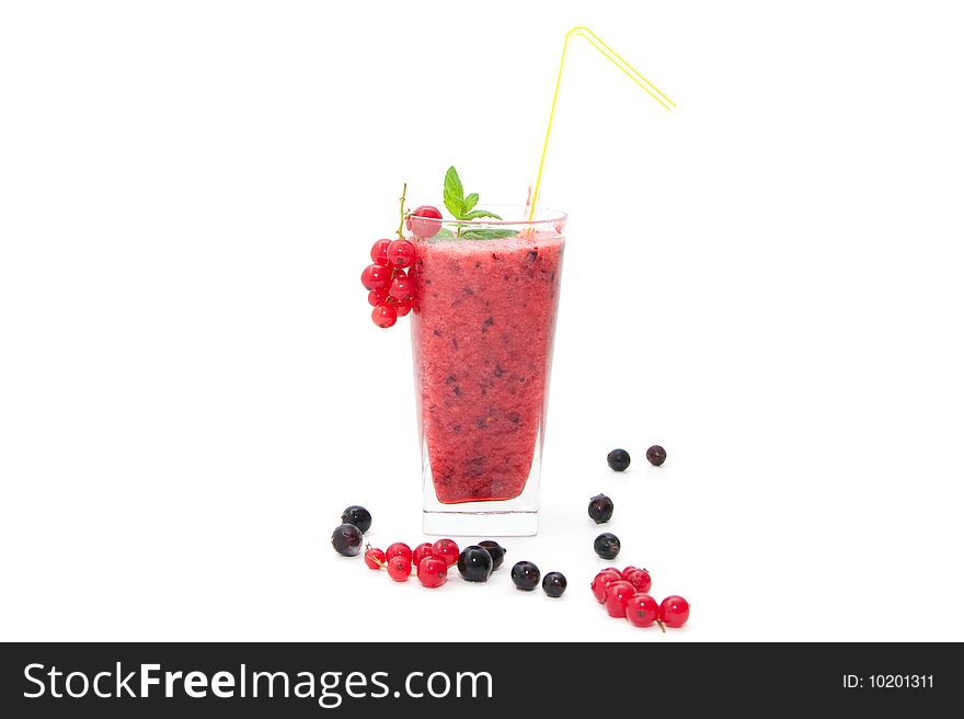 Red and black currants smoothie