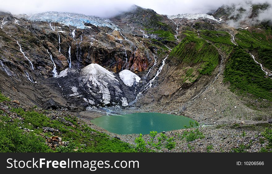 Meili Snow Mountain which is 3940 meters above sea level under the formation of the lake by the glacier. Meili Snow Mountain which is 3940 meters above sea level under the formation of the lake by the glacier.