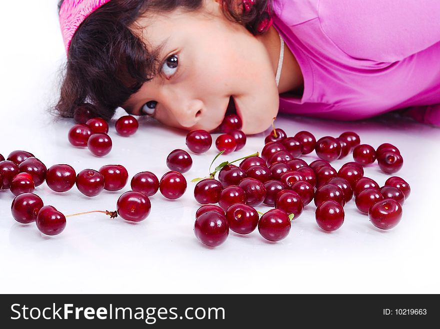 A cute girl beside many pieces of cherry