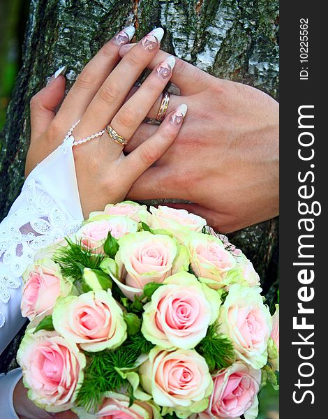 Hands rings and bouquet