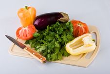 Vegetables On Chopping Board Royalty Free Stock Images Vegetables On Chopping Board Royalty Free Stock Images