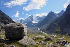 Boulder And Mountains Royalty Free Stock Photos Boulder And Mountains Royalty Free Stock Photos