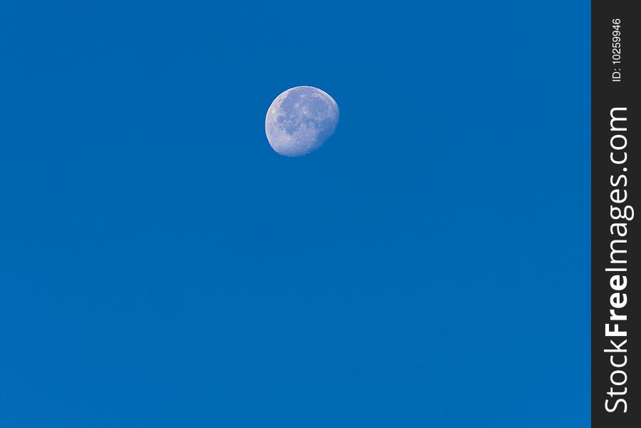 Moon during day in blue sky
