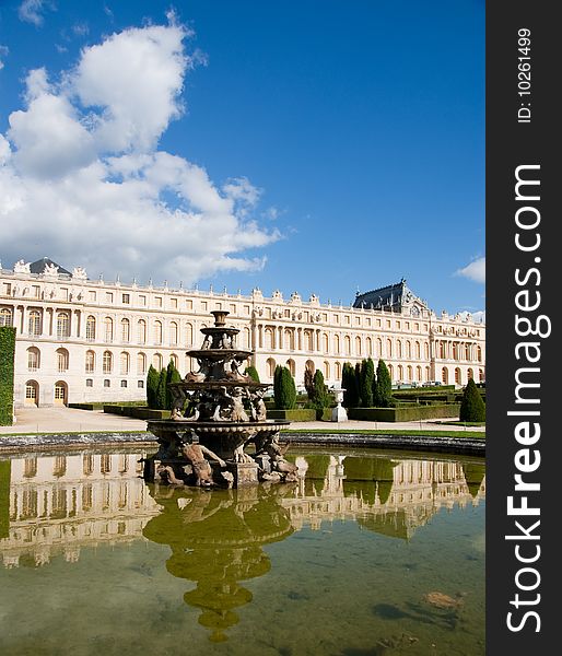 Classic fountain in paris royal park with water reflection