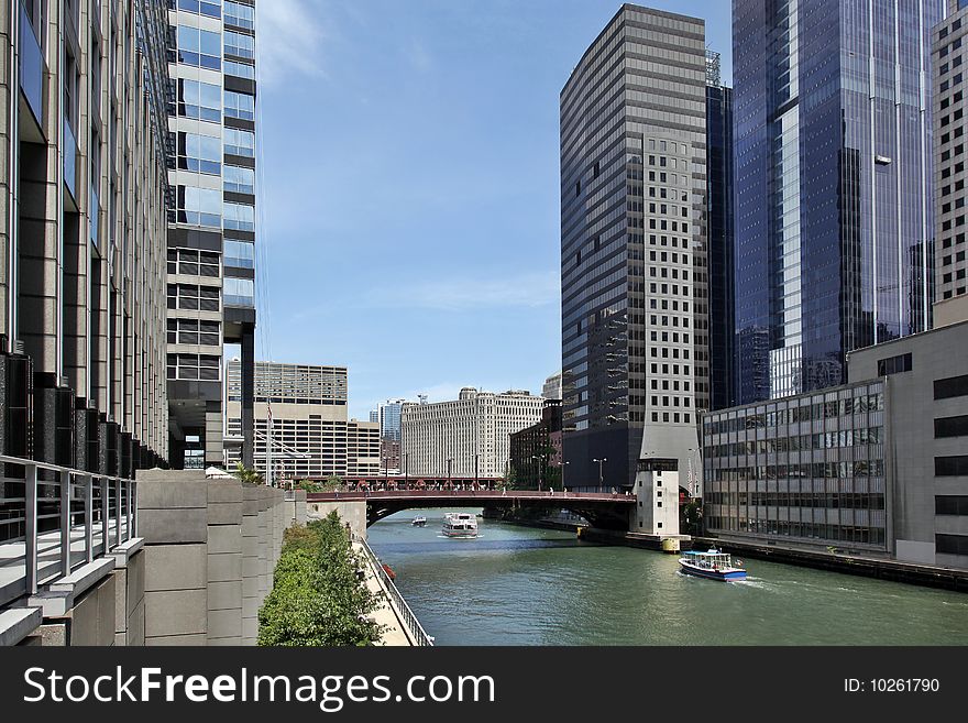 Architectural tour boat traveling down Chicago River. Architectural tour boat traveling down Chicago River