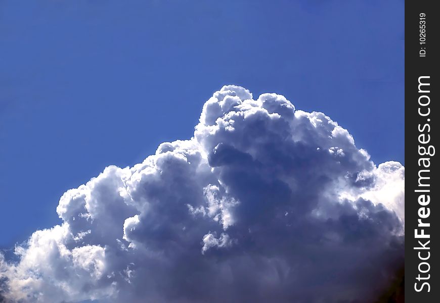 Color photo of the sky and clouds in a sunny day