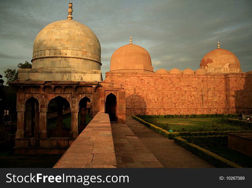 This is the Tomb of Hoshang Shah, the Pathan Ruler of Sultanat of Mandu, India. I was built 400 years ago. This is the Tomb of Hoshang Shah, the Pathan Ruler of Sultanat of Mandu, India. I was built 400 years ago.