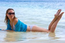 Brunette Girl Relaxing On The Beach Royalty Free Stock Photos Brunette Girl Relaxing On The Beach Royalty Free Stock Photos