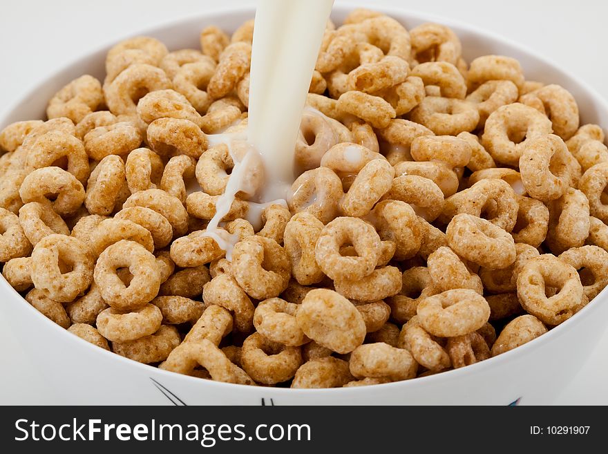 Cereal rings in bowl with milk