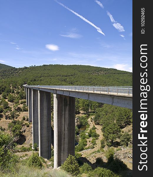 Bridge over the River Cofio-Parra in Madrid, one of the typical points of puenting fans.