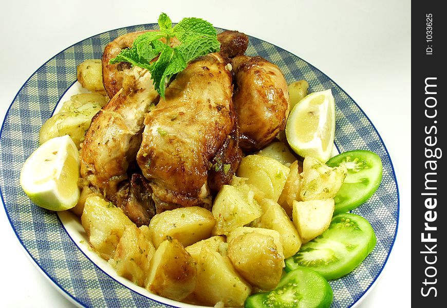 Roast chicken whit potatoes and salad