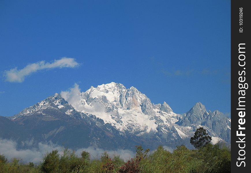 The yulong jokul in shangri-la,its 5569 meters high