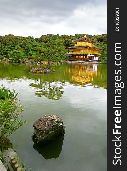 The golden pavilion temple (kinkakuji) in Kyoto, Japan