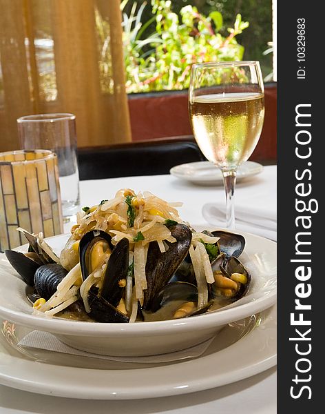 Bowl of steamed mussels with white wine
