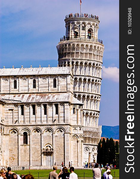 Leaning tower of Pisa Italy on a sunny day