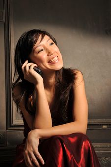 Beautiful Young Asian Woman With Mobile Phone Royalty Free Stock Image Beautiful Young Asian Woman With Mobile Phone Royalty Free Stock Image