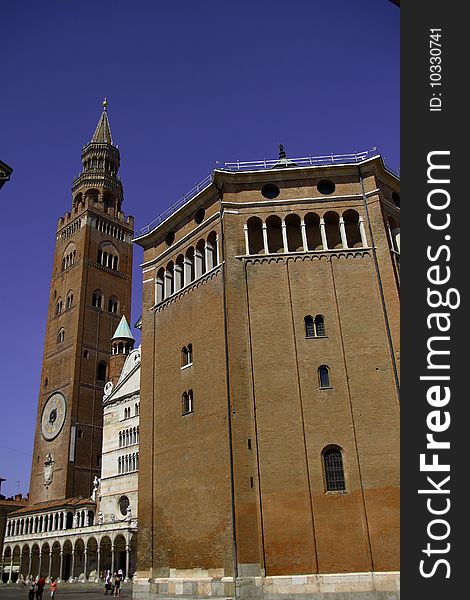 The cathedral and the baptistery of cremona 
The cathedral is a romanesque with gothic elements, renaissance and baroque. The baptistery resumed the typical octagonal. The cathedral and the baptistery of cremona 
The cathedral is a romanesque with gothic elements, renaissance and baroque. The baptistery resumed the typical octagonal