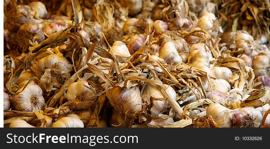 A pile of garlic in a street market.