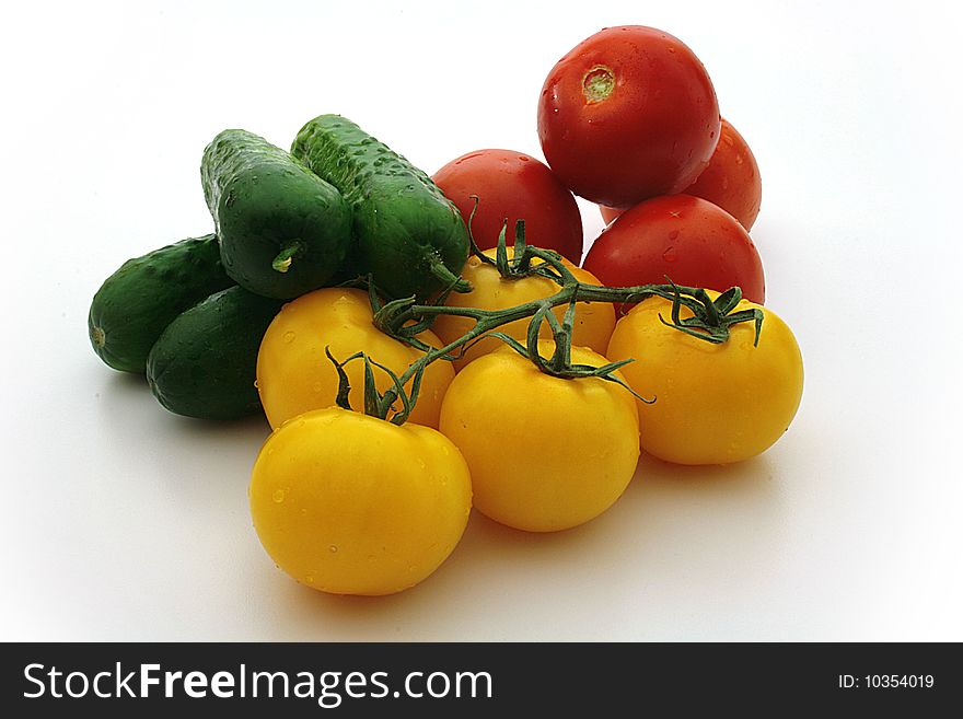 Yellow tomatos, red tomatos, cucumbers