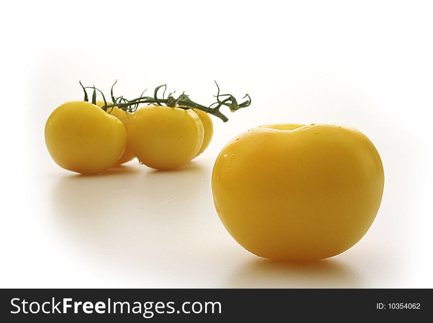 Yellow tomatos and yellow tomato