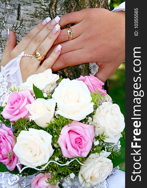 Hands rings and bouquet