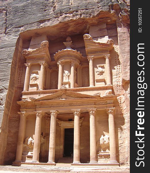 Treasury, it is a palace, carved in the rocks in the Pink city of Petra, Jordan.