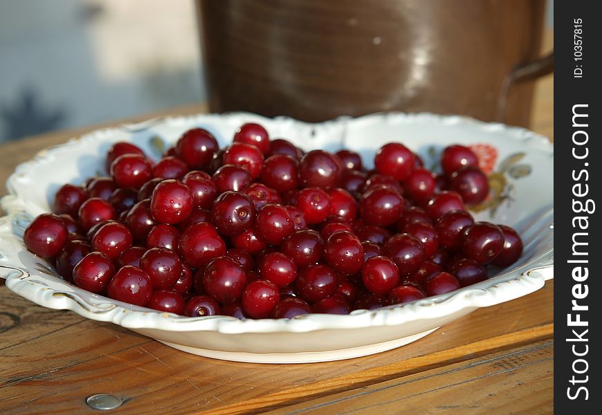 Some beautiful sweet cherry fruit