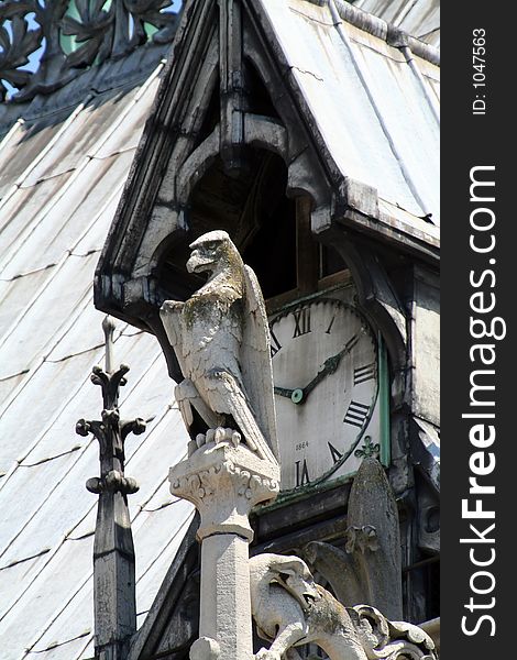 Eagle statue before a clock, Paris