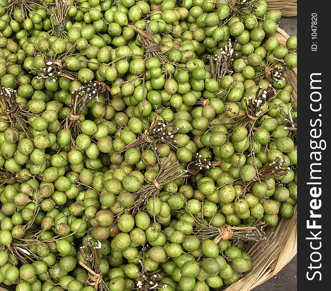 A basket of limes