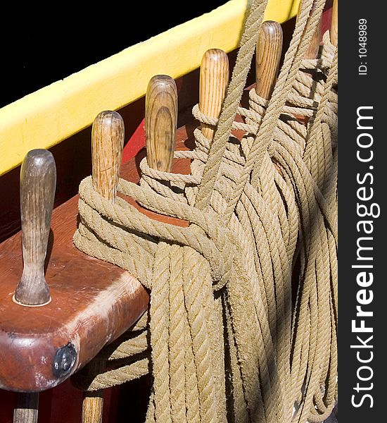 Pin rail securing rope.