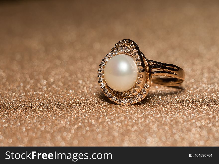 Luxury rose gold plated ring with freshwater pearl of white color. Luxury rose gold plated ring with freshwater pearl of white color.