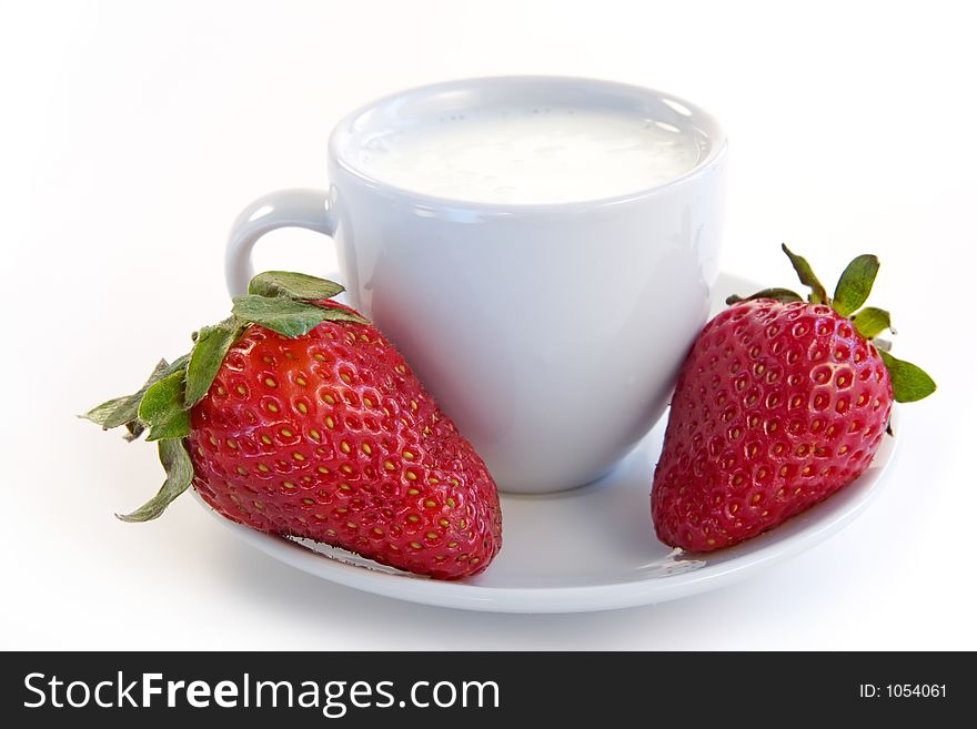 Strawberry in sour cream-vitamin delicacy. Strawberry in sour cream-vitamin delicacy