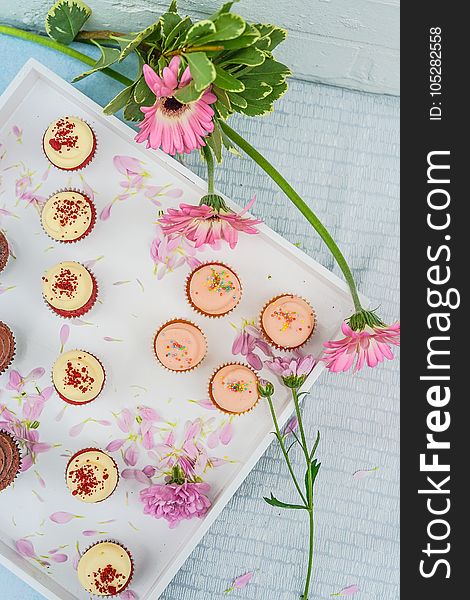 Cupcakes & Flowers