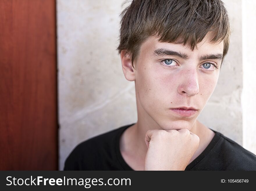 Portrait of a young man leaning on his fist