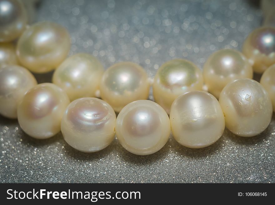 Beaded bracelet made of fresh water pearls. Beaded bracelet made of fresh water pearls.