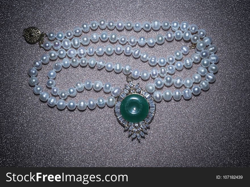 White Pearl Necklace Retro