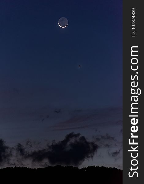 Sky, Atmosphere, Moon, Daytime