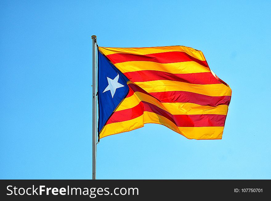 Flag, Sky, Wind