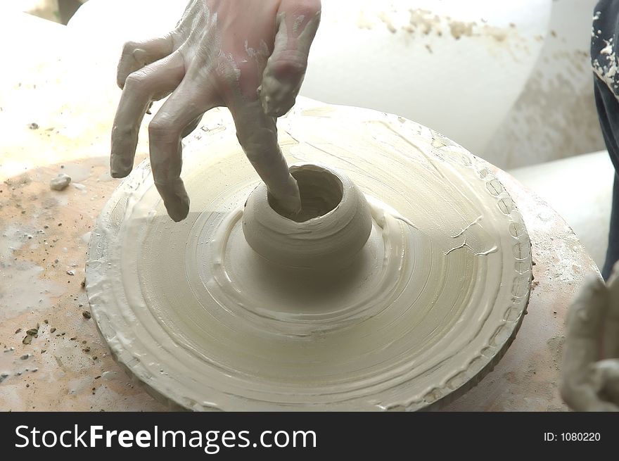 Larning how to make pottery. Larning how to make pottery