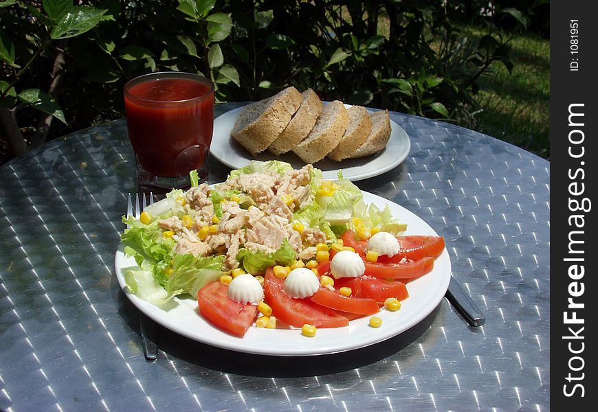 Fresh tuna salad whit tomato juice