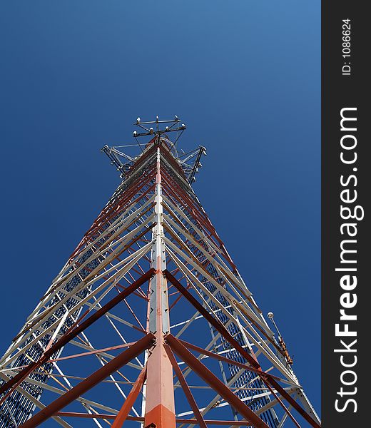 Telecomm tower from side in clear sky